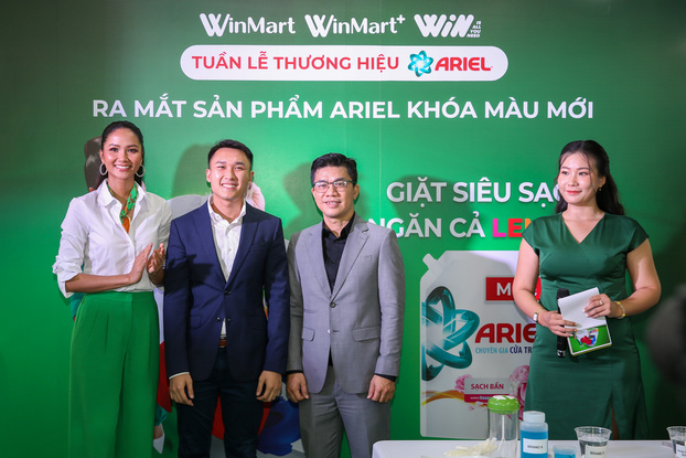 Tuần lễ Thương hiệu Ariel diễn ra tại WinMart Landmark 81 với sự có mặt của đại diện Công ty WinCommerce và nhãn hàng Ariel từ Công ty P_G