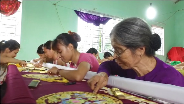 Nghề thêu phục chế trang phục cung đình ở Thường Tín được công nhận là di sản văn hóa phi vật thể Quốc gia