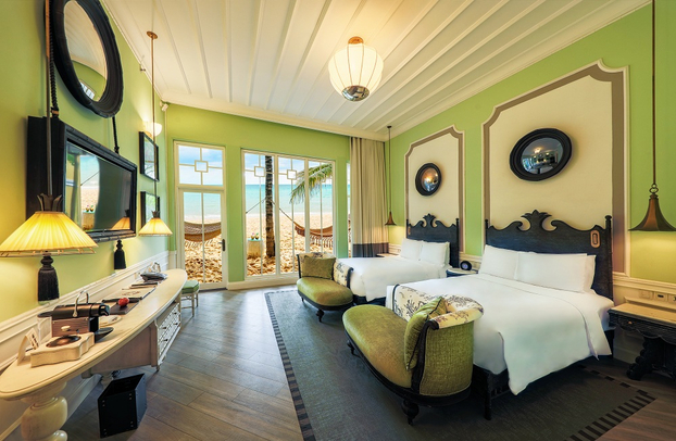 Những resort như New World Phu Quoc Resort, JW Marriott Phu Quoc Emerald Bay Resort,...mang đến cho du khách những trải nghiệm nghỉ dưỡng phong phú và thú vị.