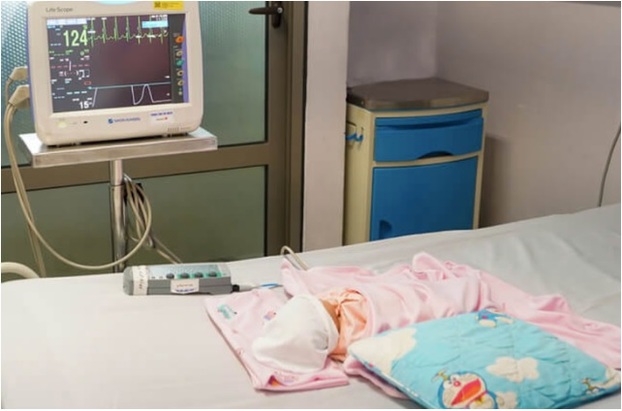 Bé gái được phẫu thuật điều trị bệnh tim bẩm sinh ngay sau khi chào đời tại BV Phụ sản Hà Nội