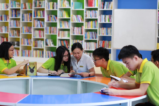Thư viện sách trường THCS Thanh Xuân luôn thu hút học sinh đến đọc sách.