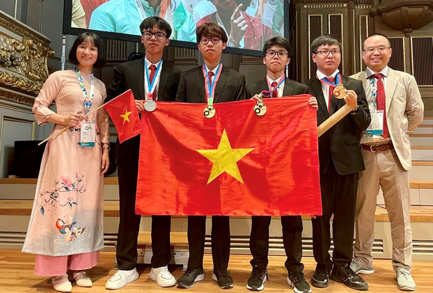 Đoàn học sinh Việt Nam dự thi Oympic hóa học quốc tế năm 2023.