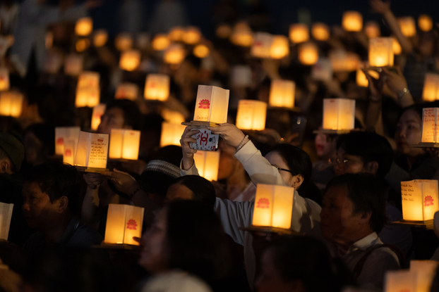 Hơn 20.000 ngọn đèn đăng sẽ được thắp sáng trong Lễ Khai quang Tượng Phật Di Lặc. Ảnh: Sun World Ba Den Mountain