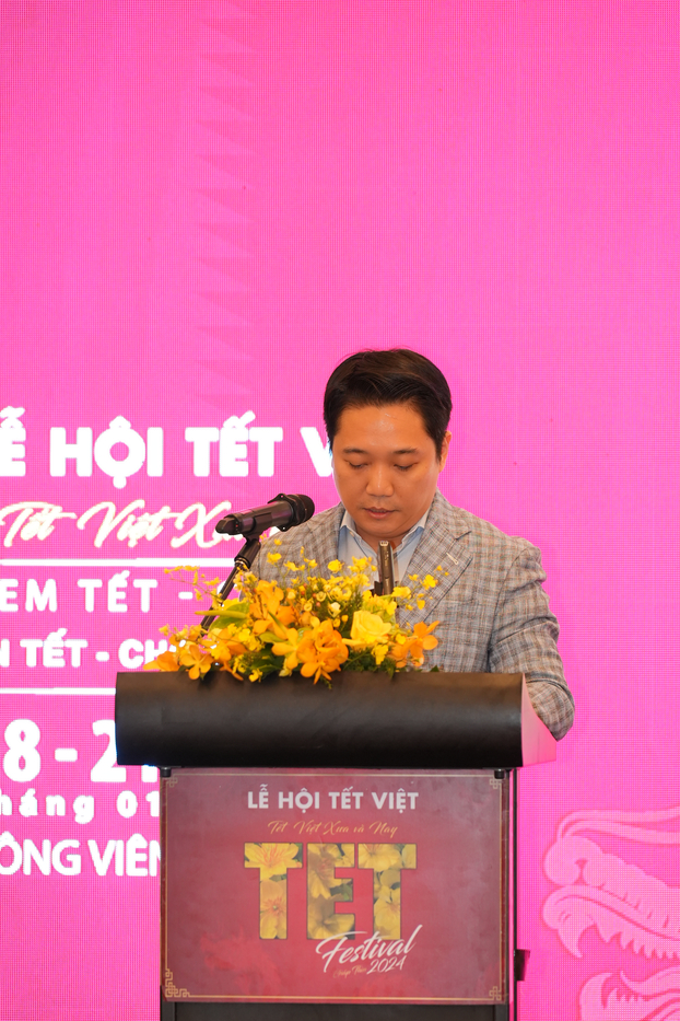  Ông Lê Trương Hiền Hòa – Phó Giám đốc Sở Du lịch TP.HCM, Trưởng Ban Tổ chức Lễ hội Tết Việt 2024 phát biểu tại Họp báo
