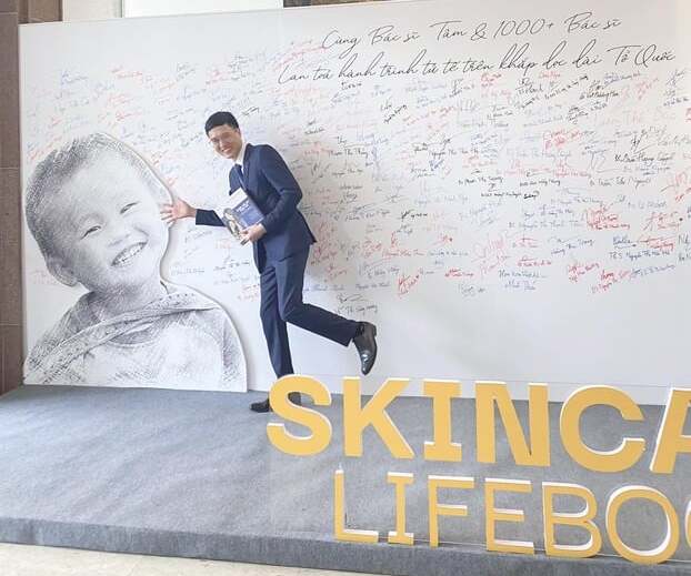 Bác sĩ Hoàng Văn Tâm - Tác giả cuốn sách Skincare Lifebook và là người khởi xướng Chương trình thiện nguyện 