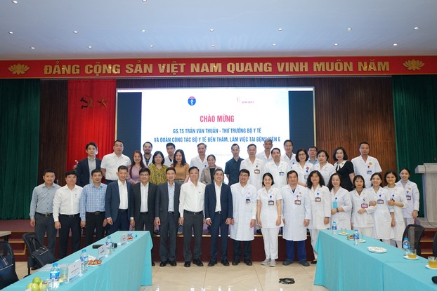 Thứ trưởng Trần Văn Thuấn nhấn mạnh Bệnh viện E cần chủ động nguồn vốn để xây dựng trung tâm khám chữa bệnh theo yêu cầu