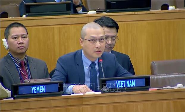 Tham tán Công sứ Nguyễn Hoàng Nguyên phát biểu tại cuộc họp. Ảnh: Quang Huy/Phóng viên TTXVN tại Mỹ