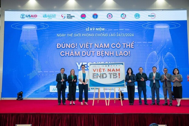 Các đại biểu ký cam kết cùng nỗ lực chấm dứt bệnh lao tại Việt Nam.