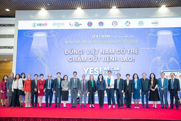 Các lãnh đạo, đại biểu tham dự Lễ kỷ niệm Ngày Thế giới phòng chống lao 2024.