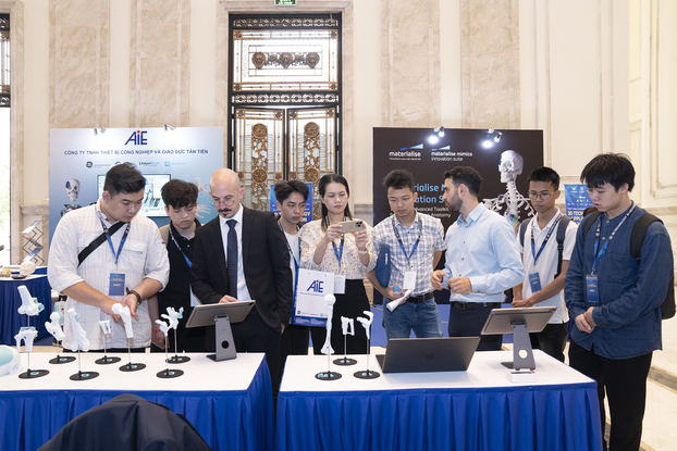 Hội nghị Quốc tế về ứng dụng 3D trong y tế đã khai mạc sáng nay tại trường Đại học VinUni với nhiều trải nghiệm đặc biệt về công nghệ 3D cho khách tham dự.