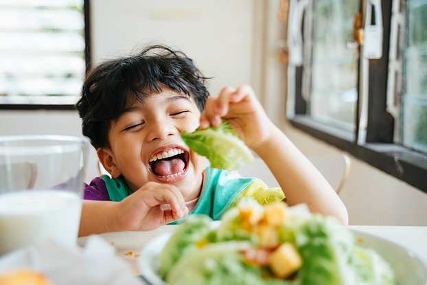 Một chế độ ăn đa dạng, đầy đủ dinh dưỡng sẽ giúp trẻ tăng sức đề kháng. Ảnh minh họa
