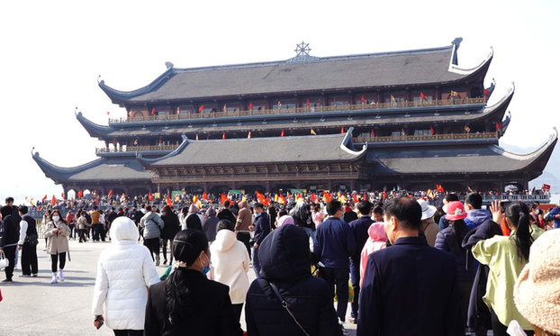 Mõi năm chùa Tam Chúc đón lượng du khách khổng lồ đi du xuân