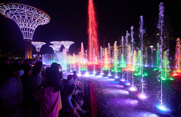 Pháo hoa thắp sáng Quảng trường biển và trục cảnh quan lễ hội TP Sầm Sơn