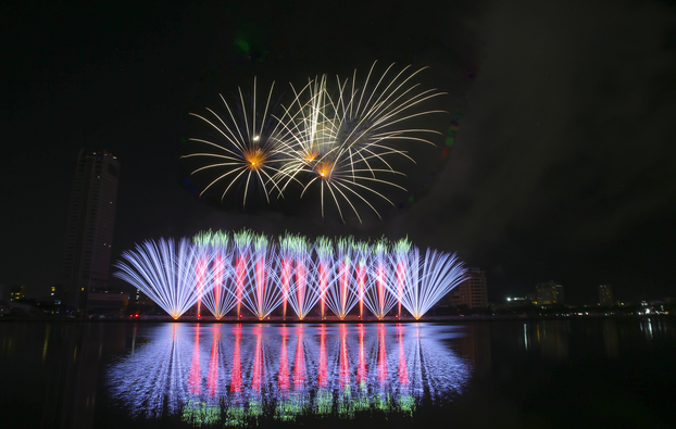 Lễ hội pháo hoa quốc tế DIFF là “điểm nhấn” rực rỡ trên bức tranh du lịch đa màu sắc của TP. Đà Nẵng.