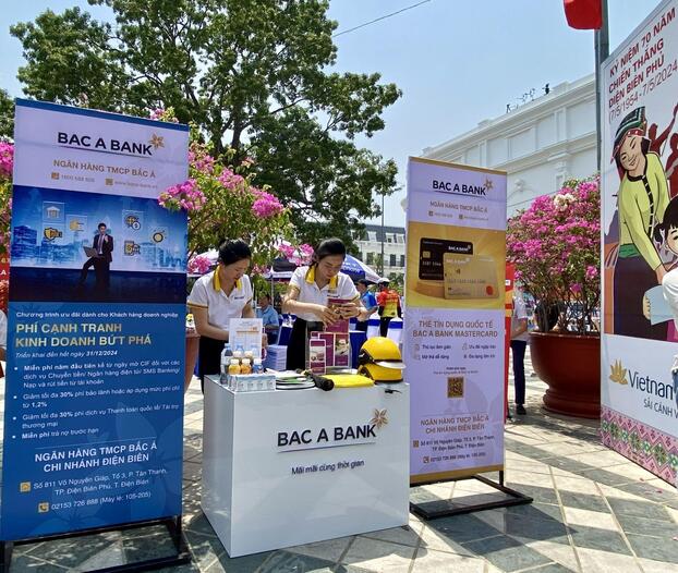BAC A BANK Chi nhánh Điện Biên tổ chức gian hàng tư vấn sản phẩm - dịch vụ tài chính tại Cuộc đua xe đạp Về Điện Biên Phủ 2024 - Cúp Báo Quân đội Nhân dân.
