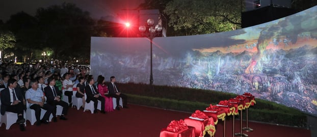 Lãnh đạo Đảng, Nhà nước và nhân dân thủ đô chiêm ngưỡng bước tranh panorama 3D “Chiến dịch Điện Biên Phủ”
