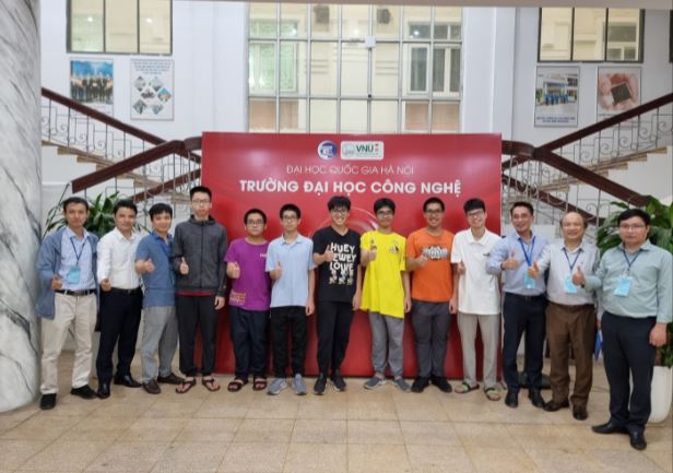 Đoàn Việt Nam đạt kết quả cao trong kỳ thi Olympic Tin học Châu Á.