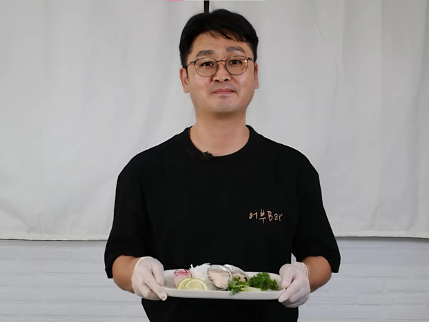  Đầu bếp Hàn Quốc chế biến sashimi Bào Ngư tươi sống