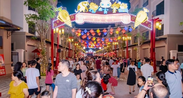 Vinhomes Golden Avenue đánh thức nền kinh tế đêm của khu vực với phố đi bộ Little Shanghai sôi động