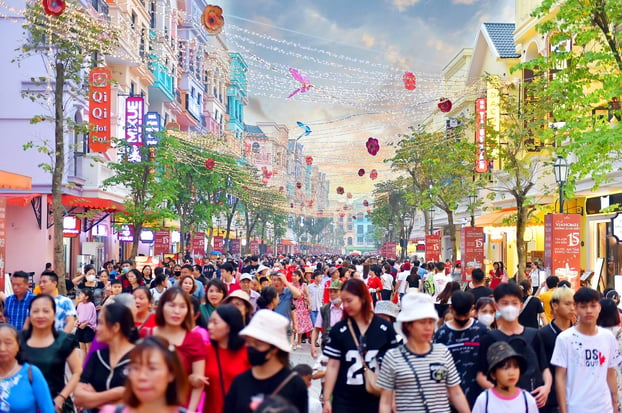  Gần 6 triệu du khách đổ về Grand World (tính đến tháng 6/2024)tạo nên diện mạo mới mẻ cho phía Đông Hà Nội
