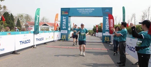 Giải chạy THACO Marathon Vì ATGT – Điện Biên Phủ năm 2024 thu hút gần 2.300 vận động viên chuyên nghiệp, phong trào trong và ngoài nước