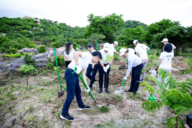 Chương trình “Sống khỏe góp xanh” có sự tham gia của Chính phủ, đối tác và khách hàng, cùng hướng tới mục tiêu chung “Vì một Việt Nam xanh và khỏe mạnh”