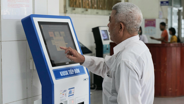 Kiosk tự phục vụ đã được triển khai tại nhiều bệnh viện của Hà Nội để đẩy mạnh việc chuyển đổi số