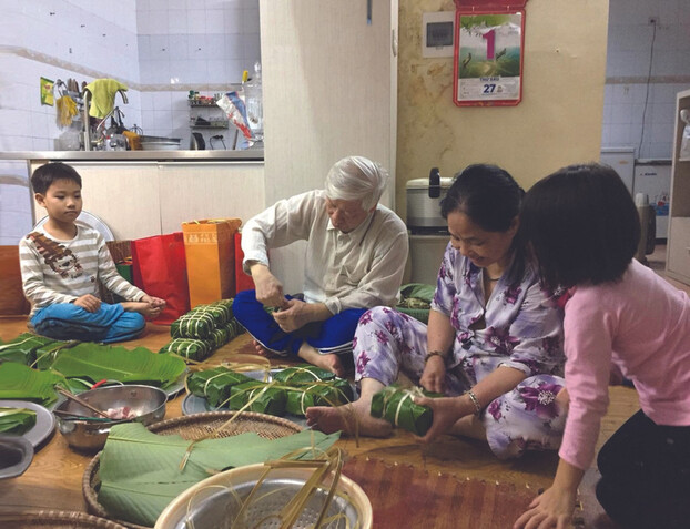 Tổng Bí thư - Chủ tịch nước Nguyễn Phú Trọng cùng gia đình gói bánh chưng dịp tết cổ truyền, xuân Kỷ Hợi 2019. Ảnh: Tư liệu    