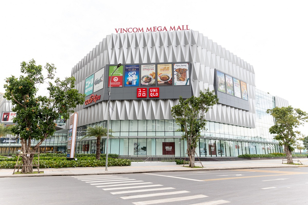 Vincom Mega Mall Grand Park nằm tại tâm điểm đại đô thị Vinhomes Grand Park (TP Thủ Đức, TP HCM), với tổng diện tích hơn 45.000 m2 lấy cảm hứng từ phong cách “Park-In-Mall” đã chính thức khai trương