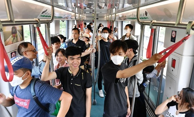 Hơn 14.000 hành khách trải nghiệm tàu điện metro Nhổn - Ga Hà Nội trong ngày đầu tiên.