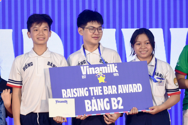 Các đội thi đạt giải “Raising the bar” của Vinamilk. Ảnh: Vi Nam