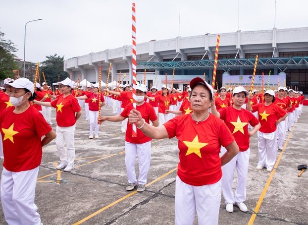 Các bài tập dưỡng sinh kinh lạc giúp người cao tuổi nâng cao sức khỏe thể chất và tinh thần