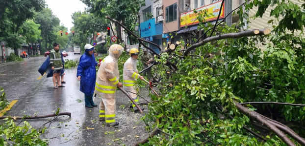 Bí thư Thành ủy Hà Nội chỉ đạo theo sát diễn biến mưa bão, đảm bảo an toàn cho dân.