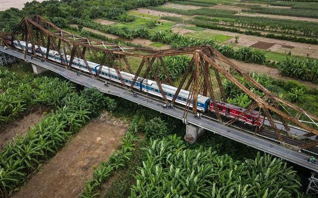 Hà Nội: Đường sắt dừng chạy các tàu qua cầu Long Biên.