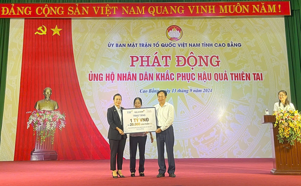 Sáng 13/9, đại diện TH trao tặng Cao Bằng 1 tỷ đồng và hơn 20.000 sản phẩm nước tinh khiết TH true WATER, chung tay hỗ trợ người dân nguồn nước sạch để đảm bảo sức khỏe và nhanh chóng ổn định lại cuộc sống sau bão số 3.