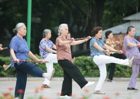 Tập luyện thường xuyên giúp người cao tuổi nâng cao sức khỏe, kéo dài tuổi thọ. Ảnh minh họa