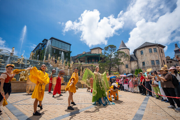 A lively beer parade during the Sun KraftBeer Festival 2024