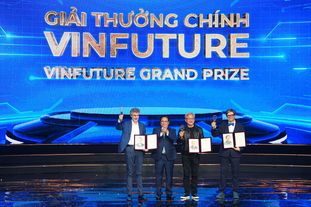 Theo Giáo sư Friend, việc VinFuture ghi nhận đóng góp của ông Jensen Huang phản ánh thực tế quan trọng của khoa học hiện đại là sự kết hợp giữa nghiên cứu và ứng dụng công nghệ. Ảnh: VinFuture.