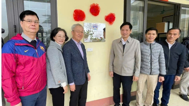 Bàn giao “Thư viện nhỏ Happy Tree cho Trường PTDT bán trú tiểu học Lùng Phình 1, huyện Bắc Hà, tỉnh Lào Cai