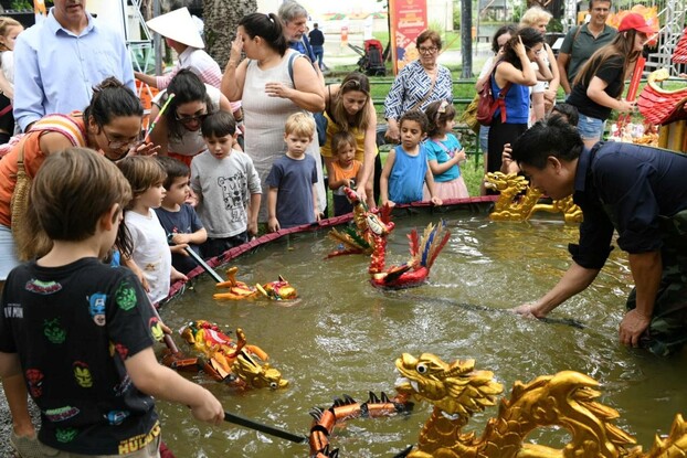 Lần đầu tiên, “Ngày Việt Nam ở nước ngoài 2024” đưa múa rối nước tới Bra-xin phục vụ công chúng quốc tế