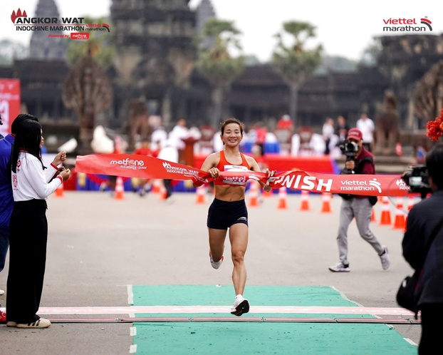 Nguyễn Thị Oanh vô địch 21km