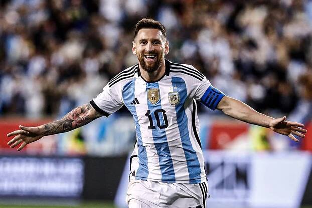 Lionel Messi xếp thứ 2 với 135 triệu USD 