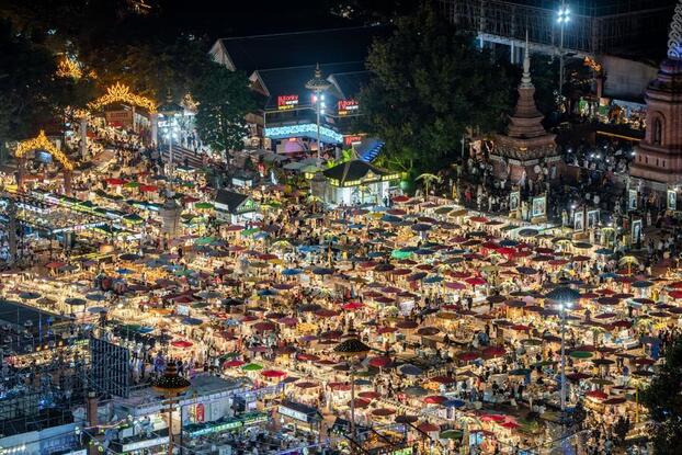 Chợ đêm Tinh Quang ở thành phố Cảnh Hồng, châu tự trị dân tộc Thái, Tây Song Bản Nạp, tỉnh Vân Nam.