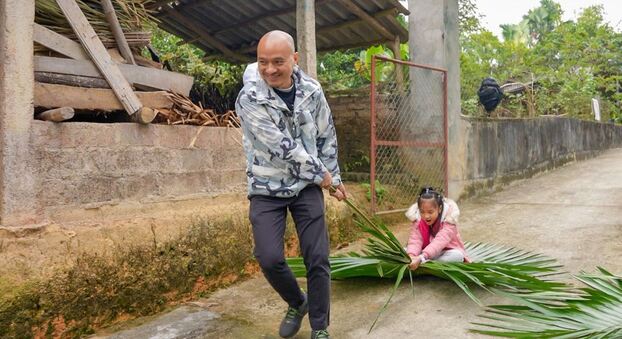 Chơi trò kéo lá cọ...