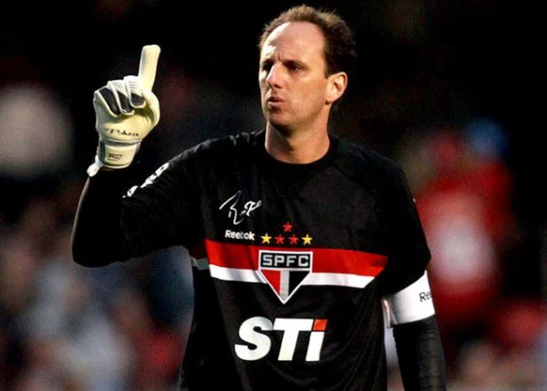 Rogerio Ceni thủ thành ghi nhiều bàn nhất trong lịch sử