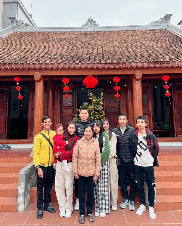 Gia đình thủ môn Đình Triệu