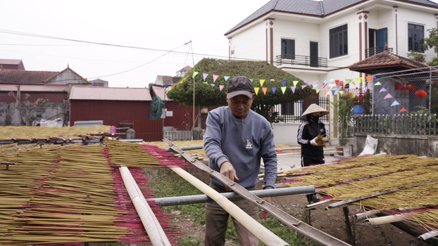 Hương se xong được phơi cẩn thận.