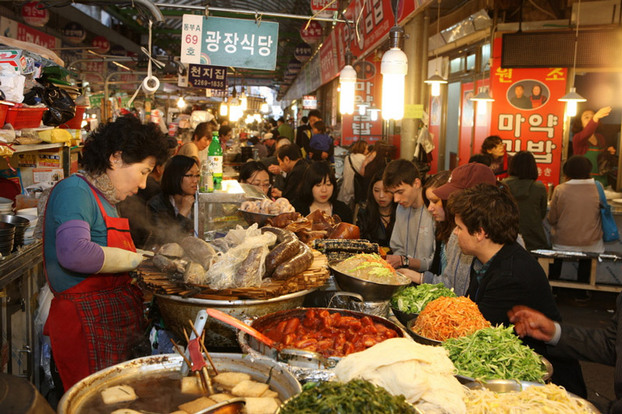 Các khu phố, chợ ẩm thực đã trở thành “đặc sản” níu chân khách du lịch tại Seoul, Hàn Quốc