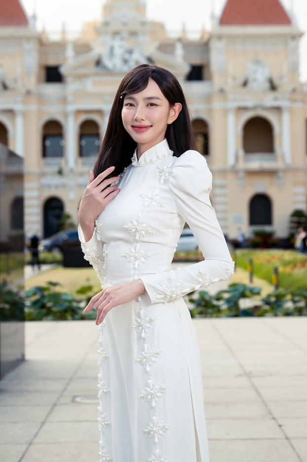 Thùy Tiên đăng quang cuộc thi Miss Grand International năm 2021.