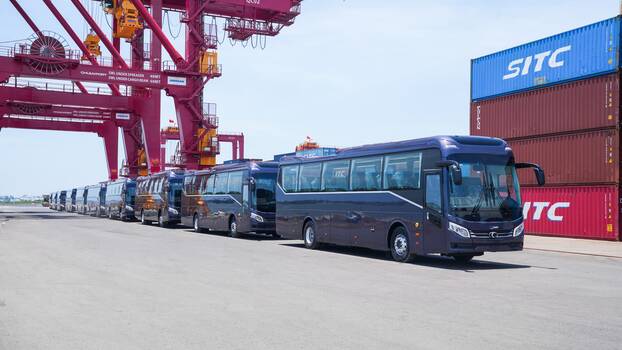 Lô xe bus ghế ngồi cao cấp được THACO AUTO xuất khẩu sang Philippines